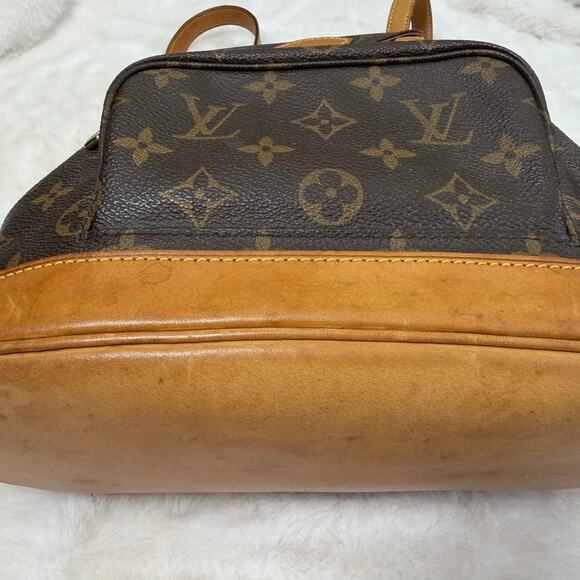 Louis Vuitton Montsouris MM Backpack in Monogram canvas - Picture 3 of 10